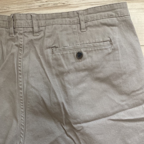 Jachs New York Mens Size 38 Shorts. Khaki color. 4 pockets and one coin pocket. - Picture 10 of 11